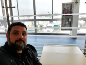 Esperando el vuelo que me llevará a la República de Chile.